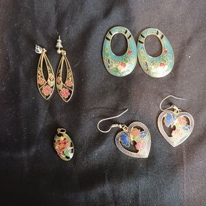 Vintage 3 Sets Floral Earrings And 1 Floral Pendant